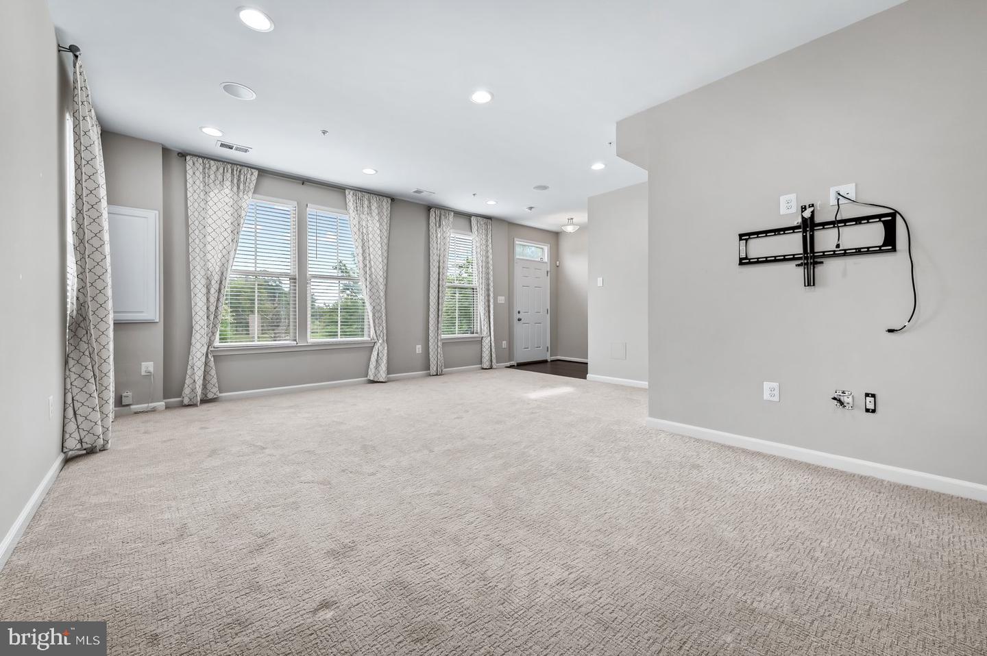 7610 Hubble Dr Property Photo 3