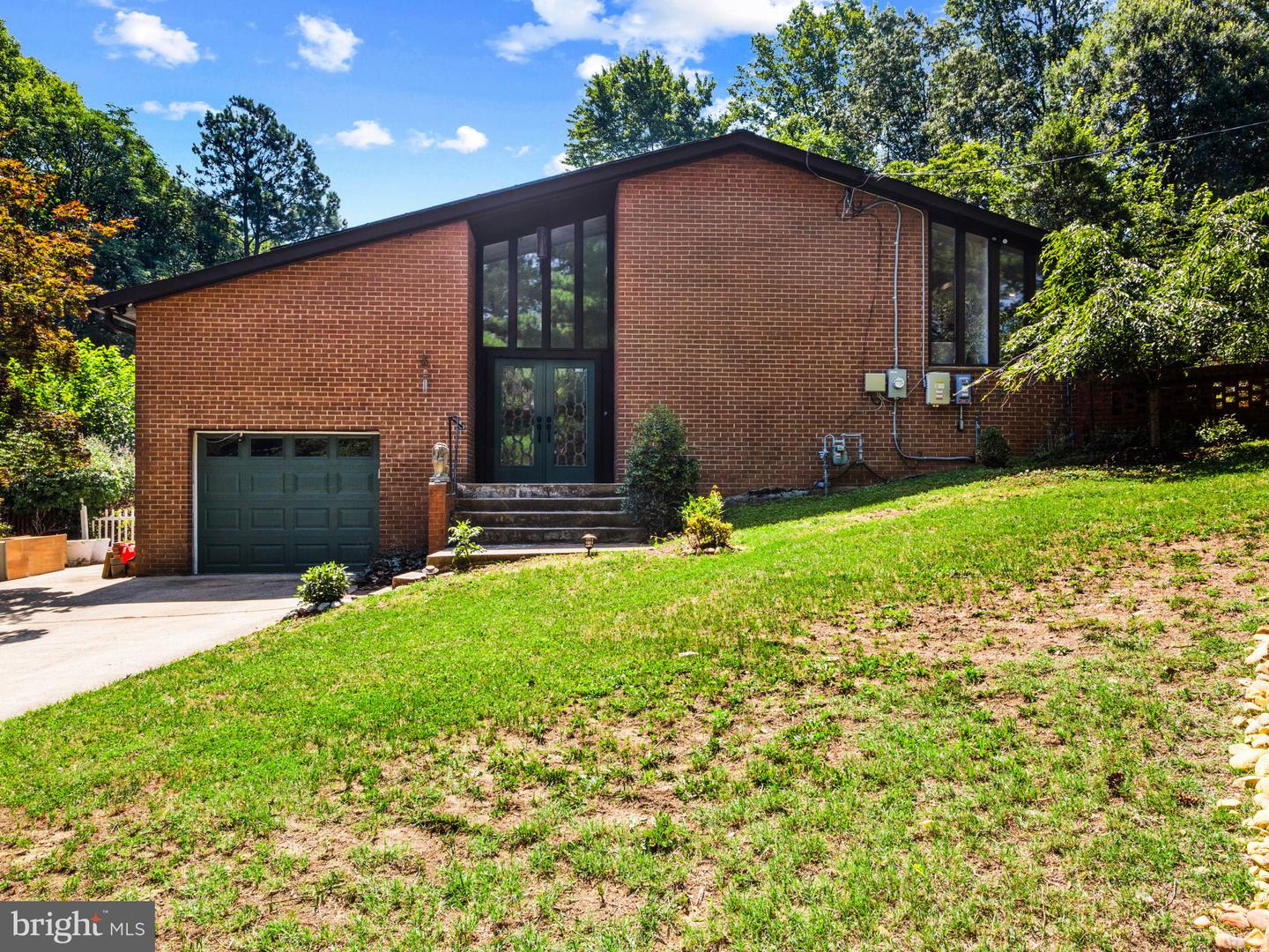 1811 Clayton Dr Property Photo 1