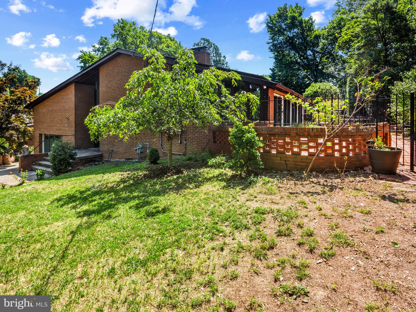 1811 Clayton Dr Property Photo 3
