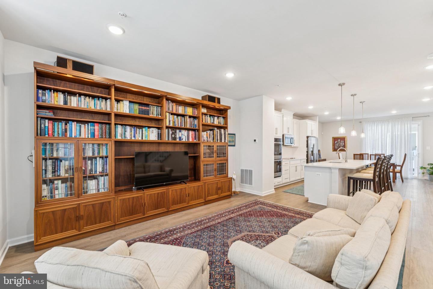 6025 Soho Way Property Photo 7