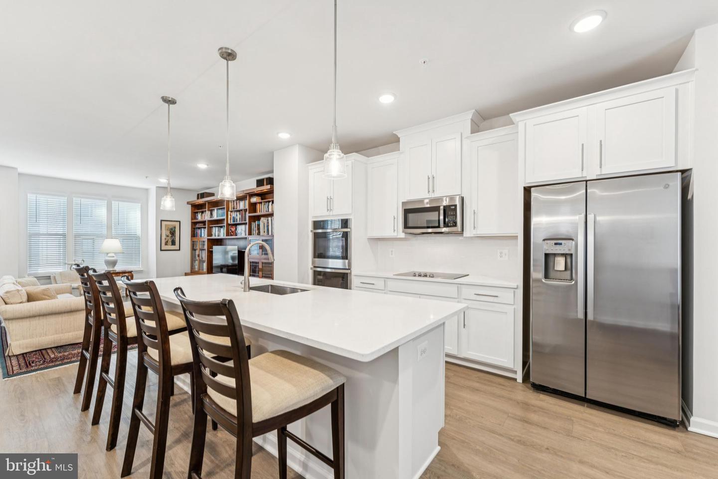 6025 Soho Way Property Photo 8