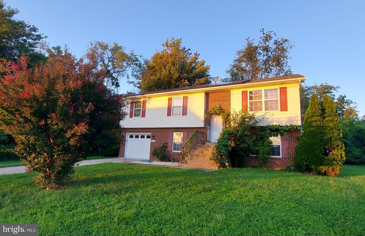 8904 Ballard Ln Property Photo 1