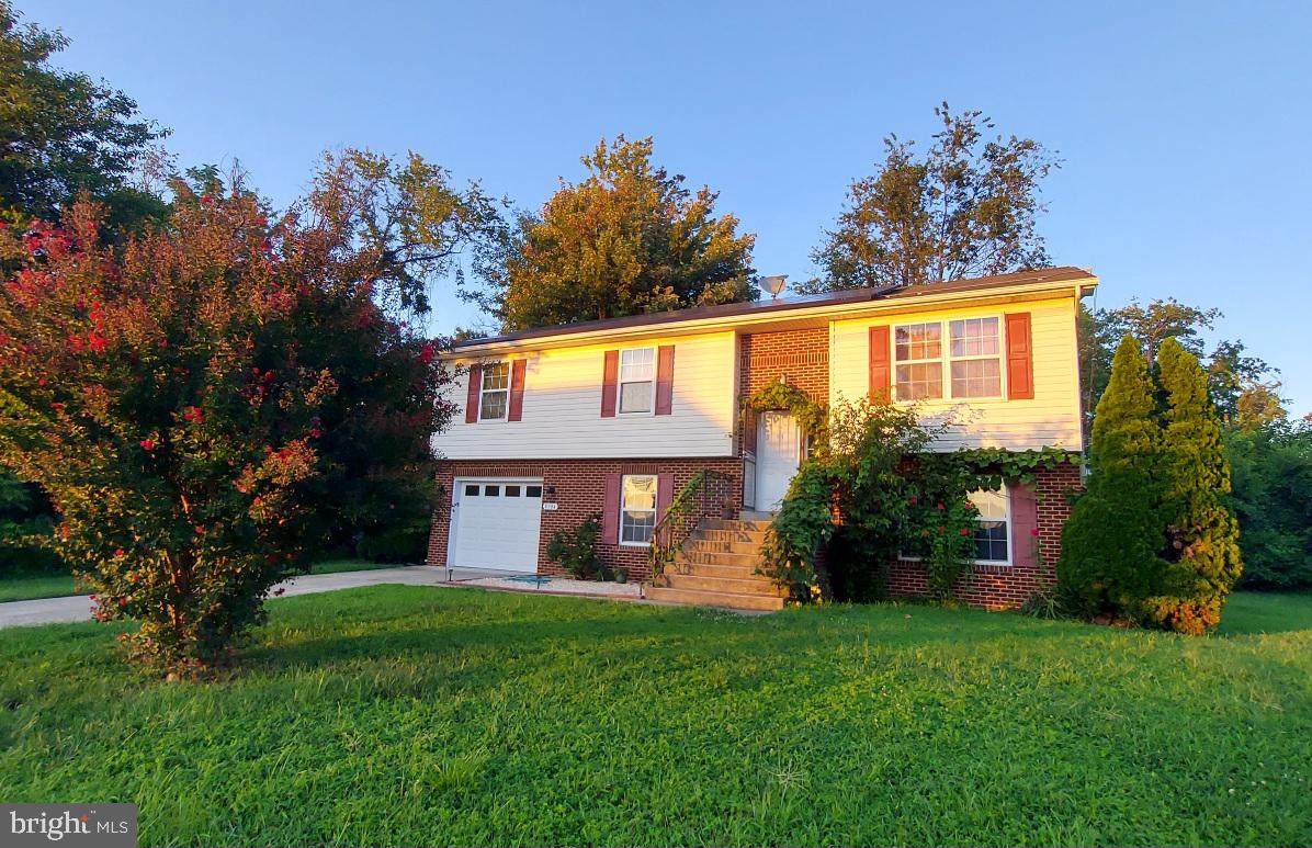 8904 Ballard Ln Property Photo 1