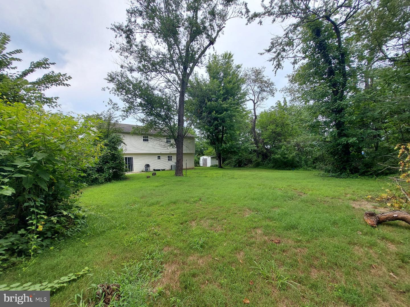 8904 Ballard Ln Property Photo 3