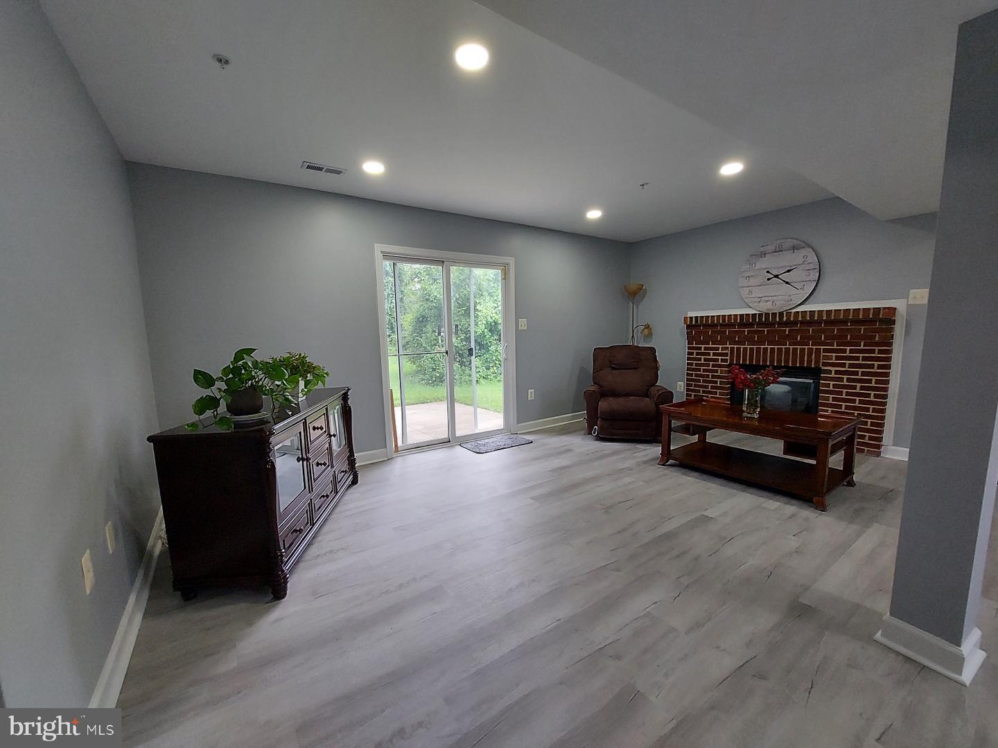 8904 Ballard Ln Property Photo 17