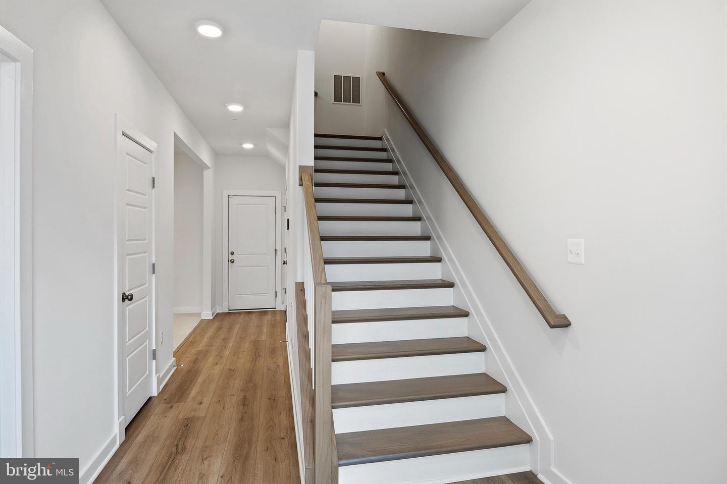 5124 Curie Dr Property Photo 7