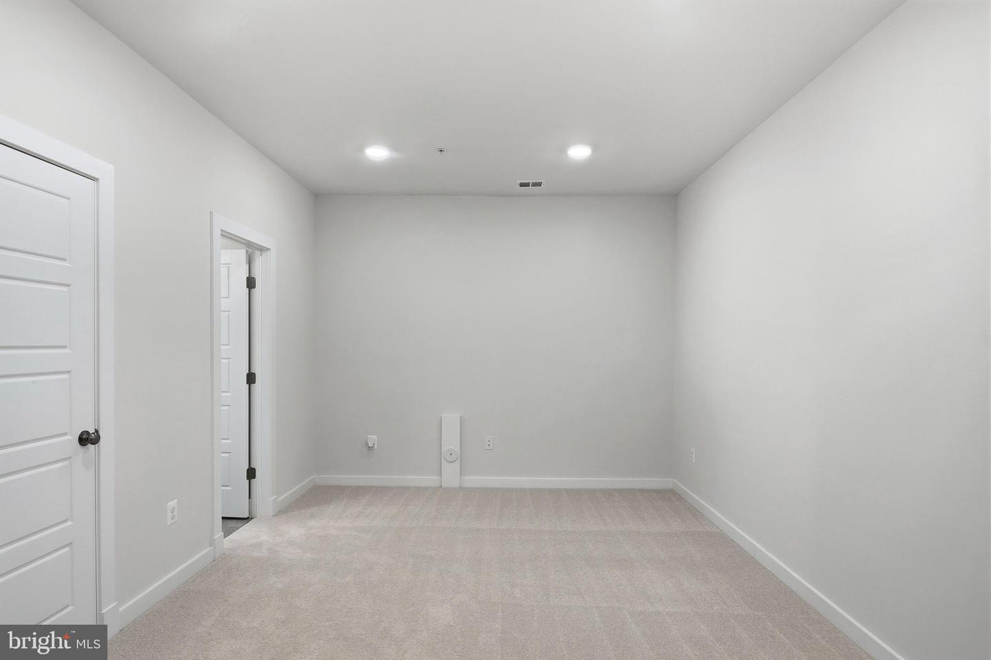 5124 Curie Dr Property Photo 9