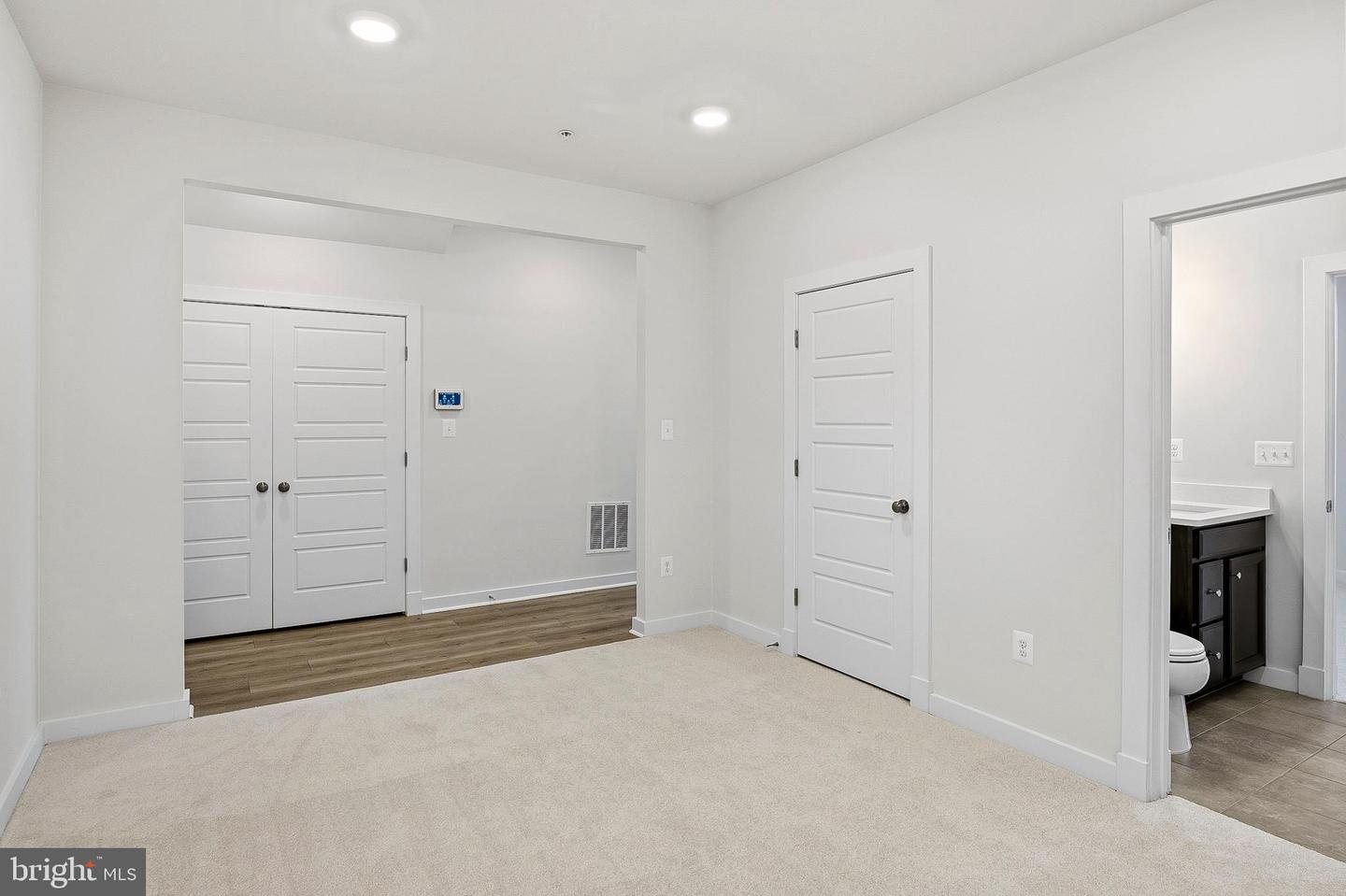 5124 Curie Dr Property Photo 10
