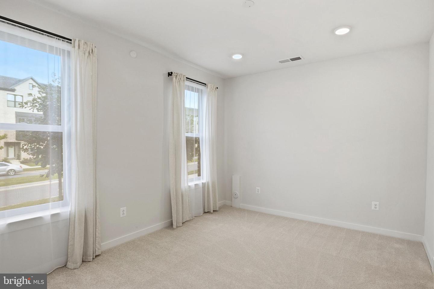 5124 Curie Dr Property Photo 11