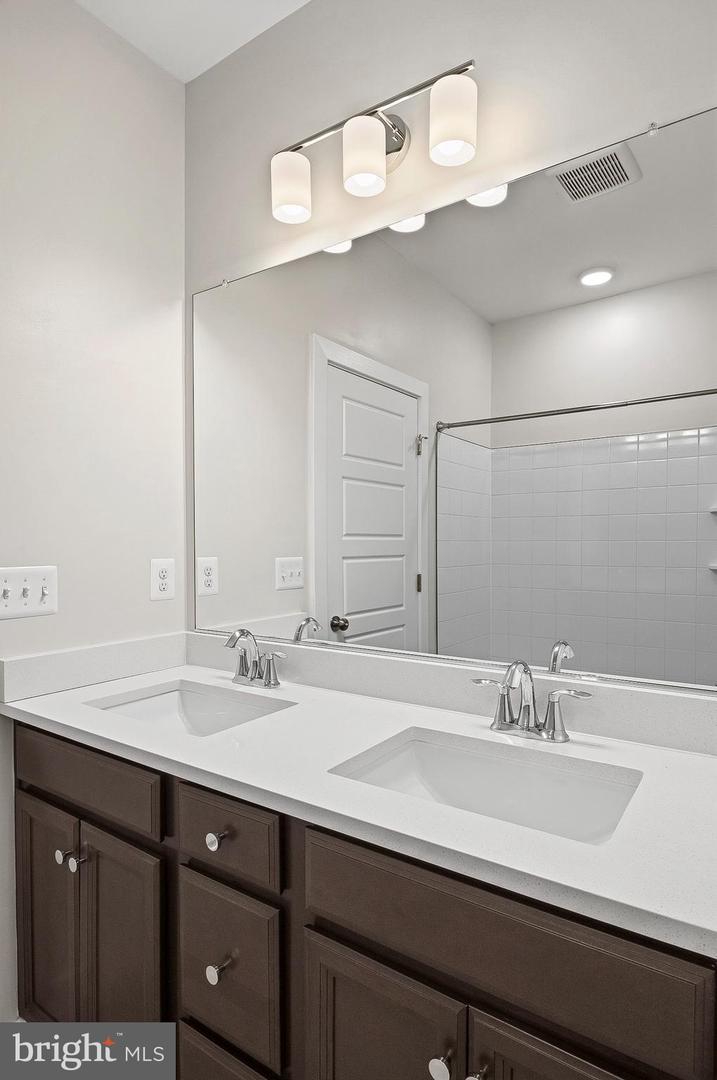 5124 Curie Dr Property Photo 32