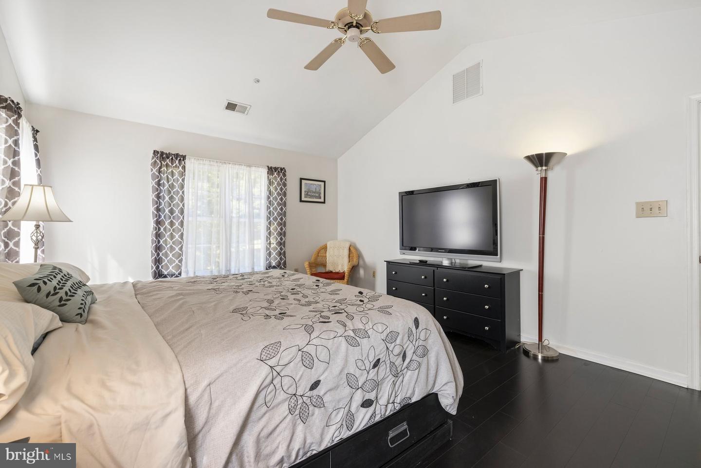4301 Knott St Property Photo 16