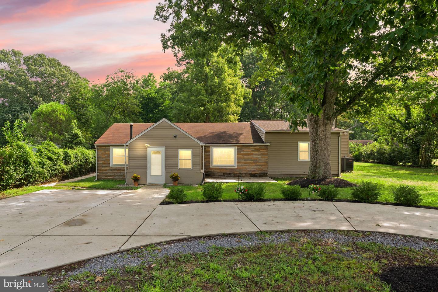 9106 BALLARD LN