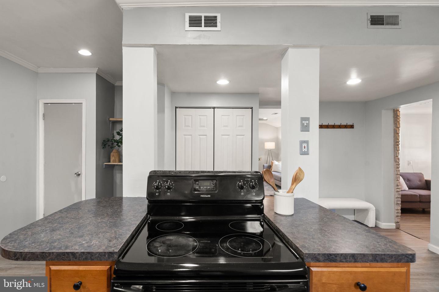 9106 Ballard Ln Property Photo 14