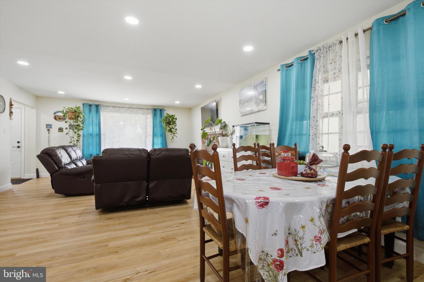 8802 Sterling Property Photo 5