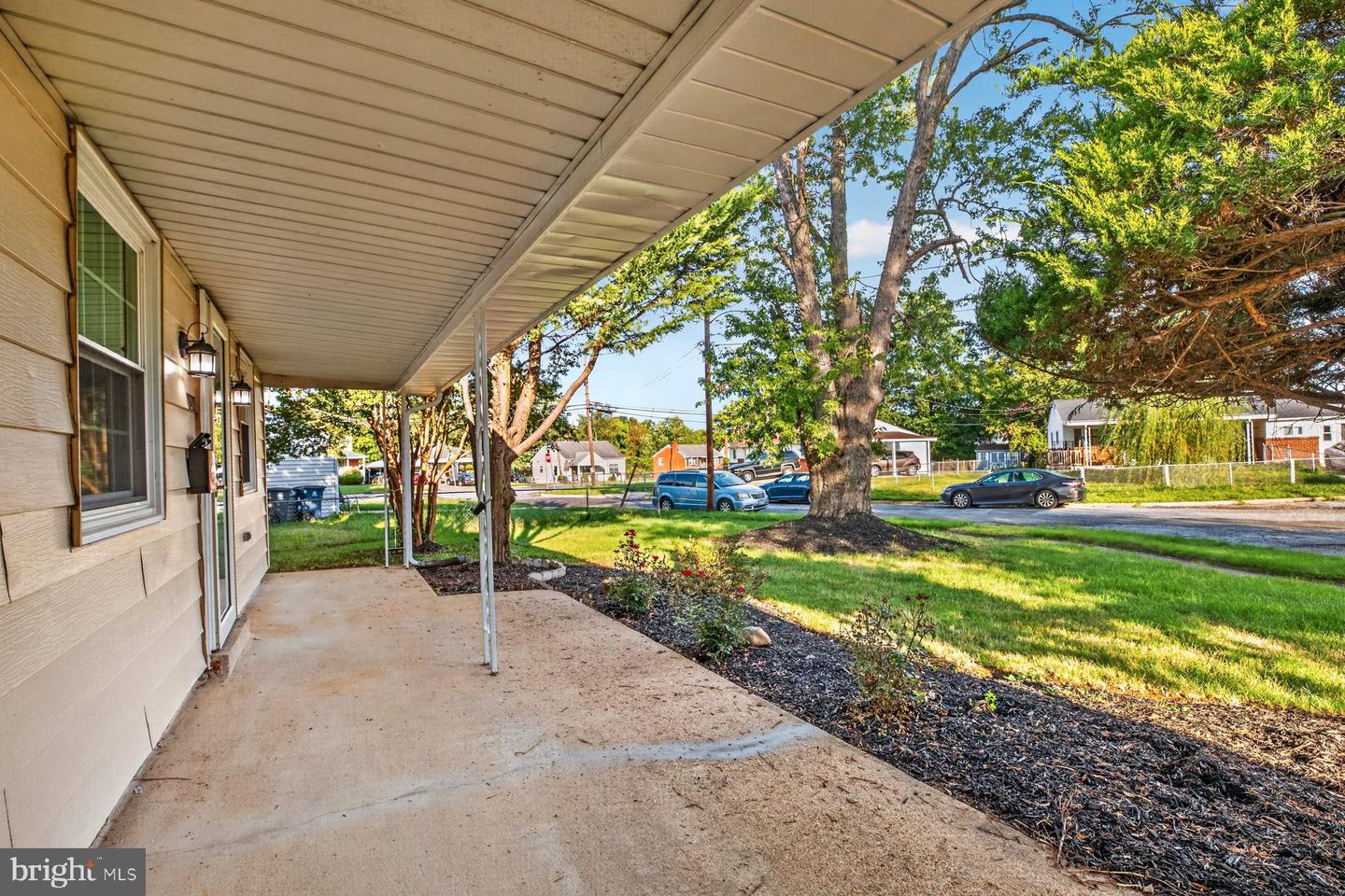 6204 Auth Rd Property Photo 2