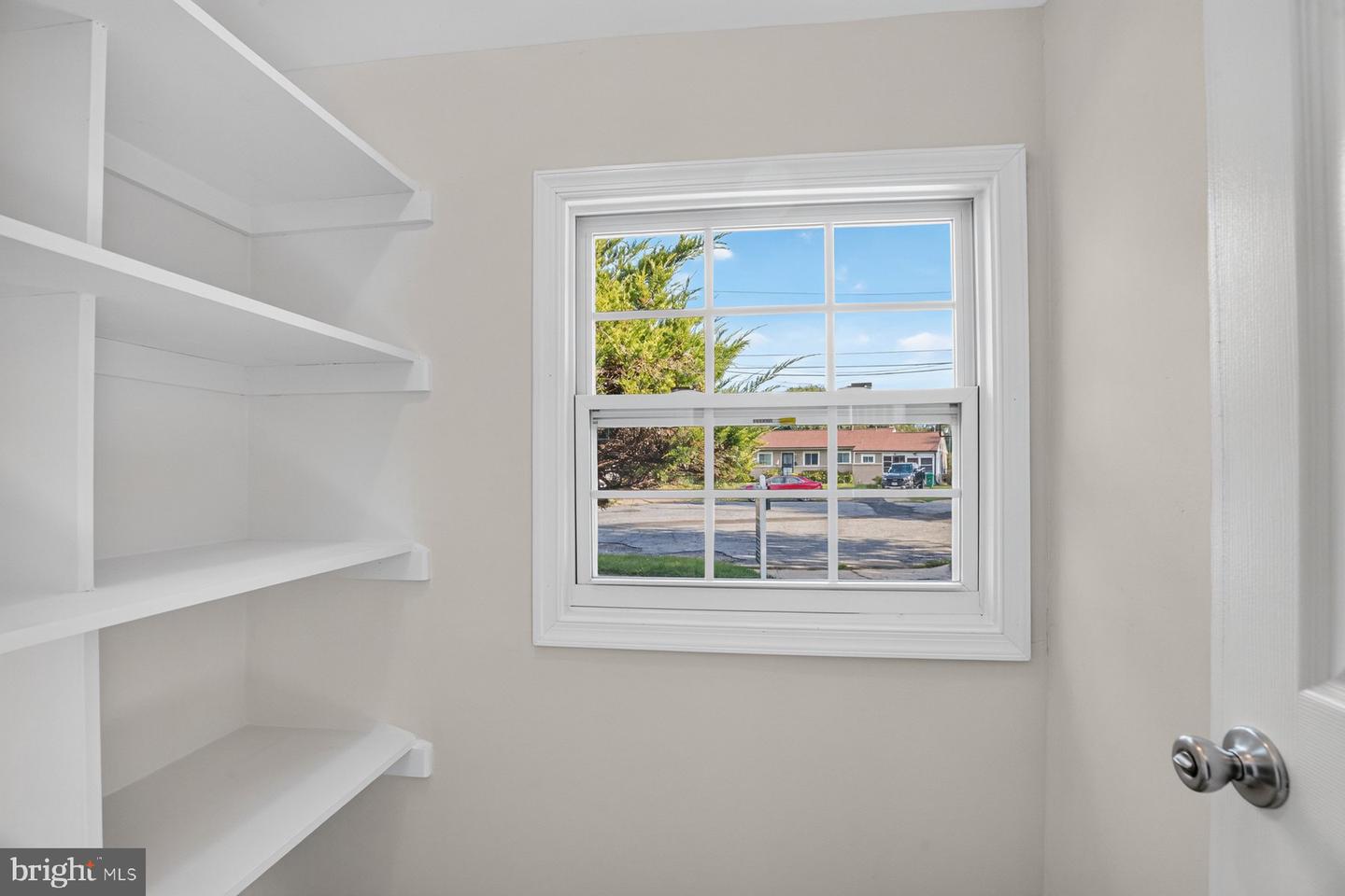 6204 Auth Rd Property Photo 16