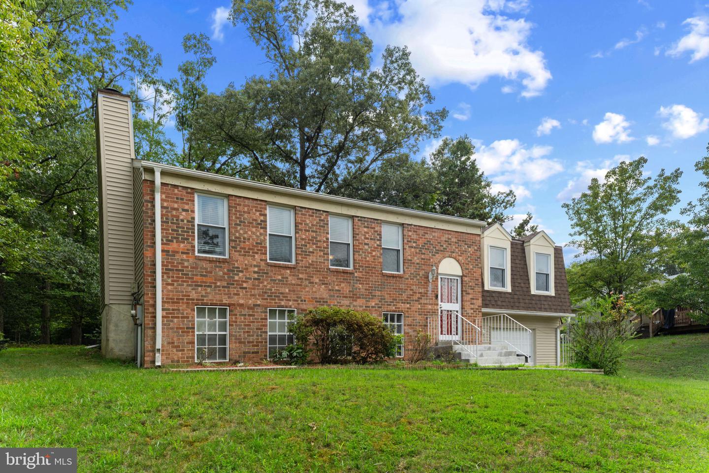 903 CASCADE DR