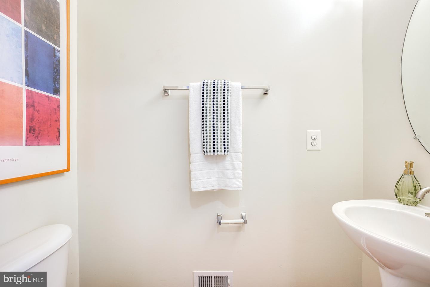 7608 Hector Ct Property Photo 5