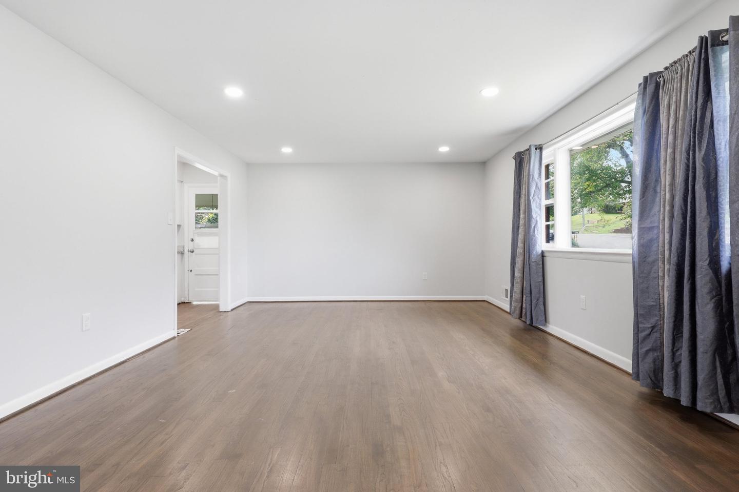 6915 Briarcliff Dr Property Photo 3