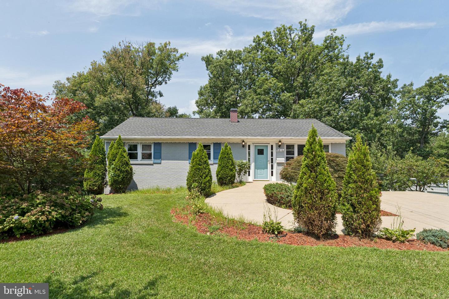 8816 Saunders Ln Property Photo 1