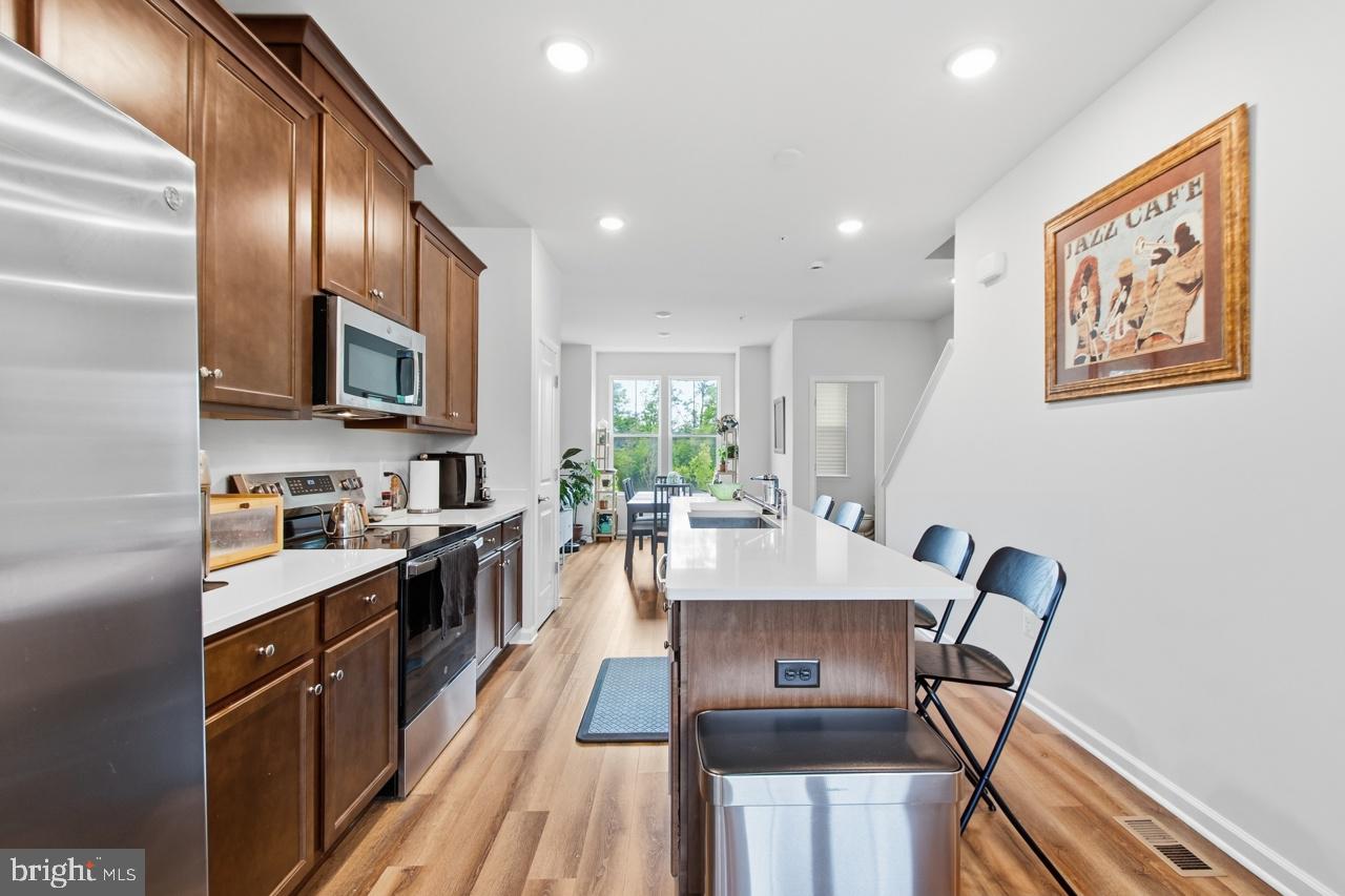 3469 Carnaby St Property Photo 3