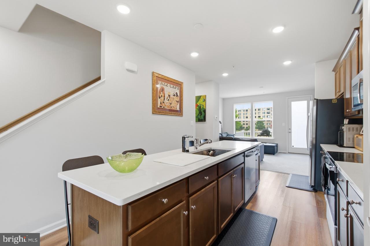 3469 Carnaby St Property Photo 7