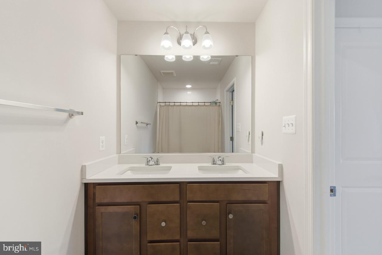 3469 Carnaby St Property Photo 24