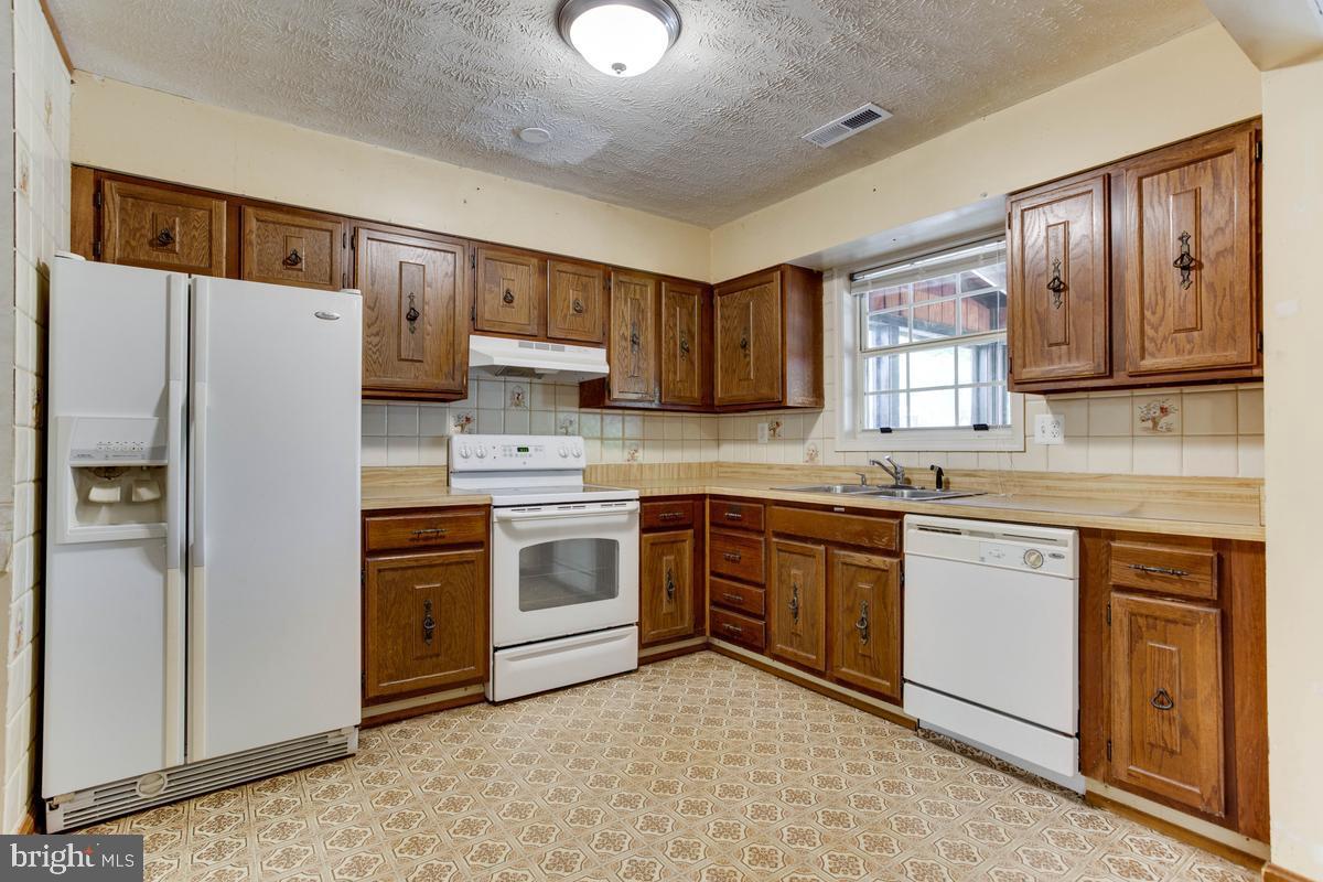 9018 Cheval Ln Property Photo 9