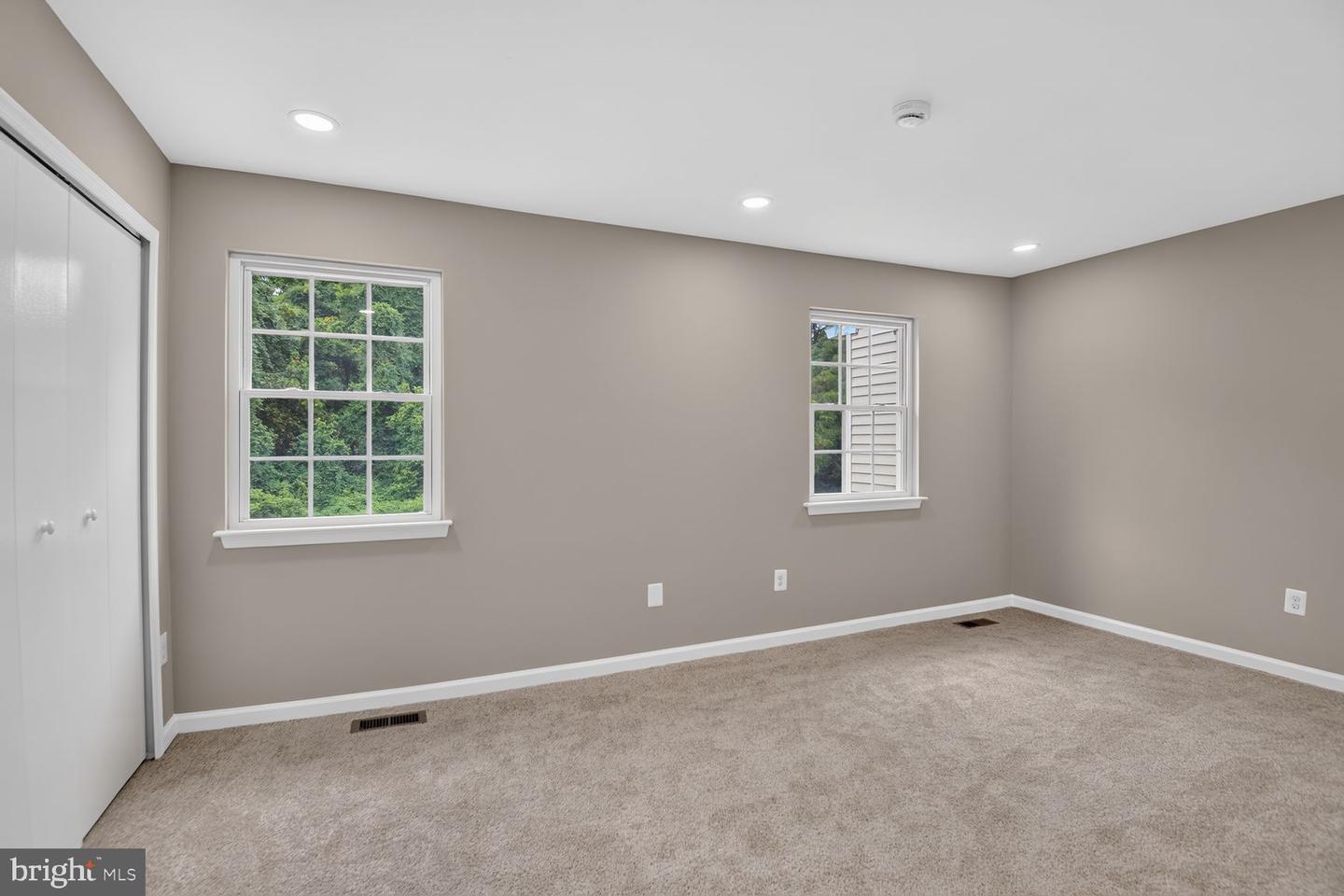 9015 Congress Pl Property Photo 7