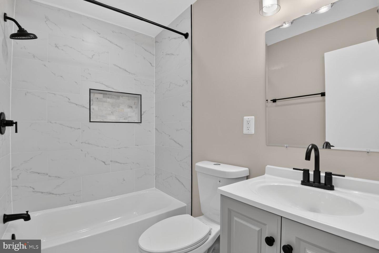 9015 Congress Pl Property Photo 9