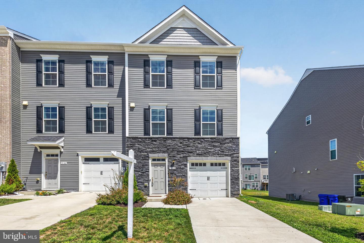 1042 HIGH POINT TRL