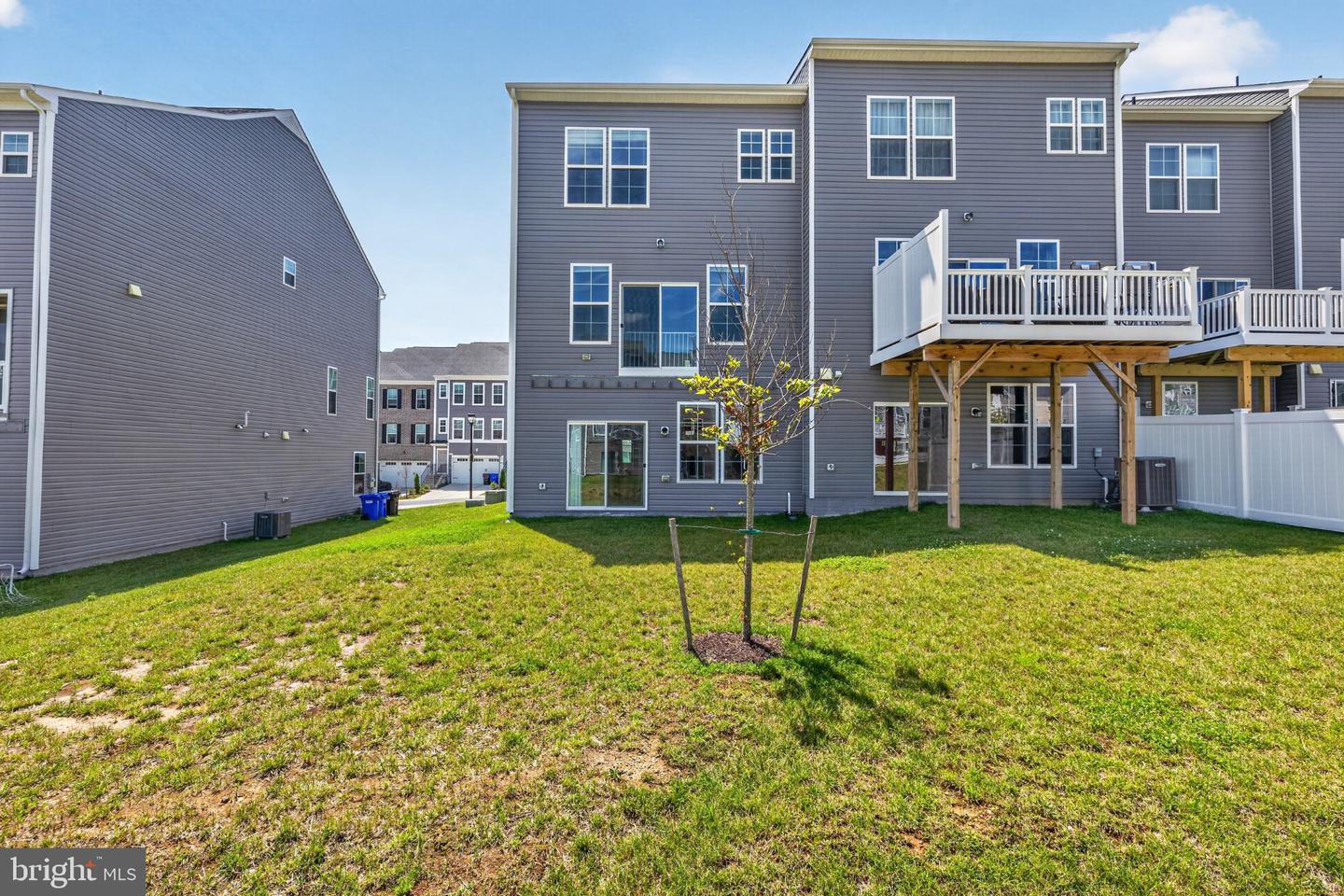 1042 High Point Trl Property Photo 3