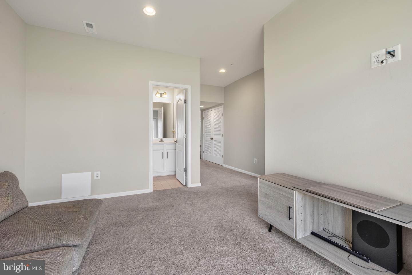 1042 High Point Trl Property Photo 7