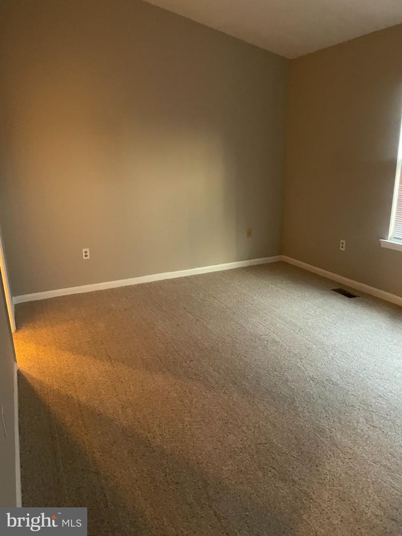 16046 Elegant Property Photo 4