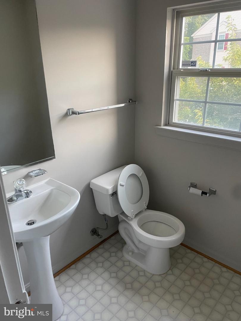 16046 Elegant Property Photo 5