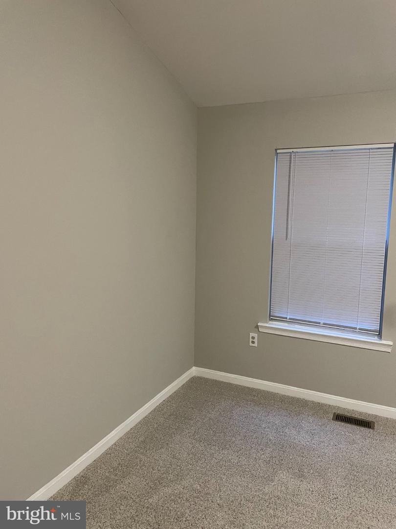 16046 Elegant Property Photo 11