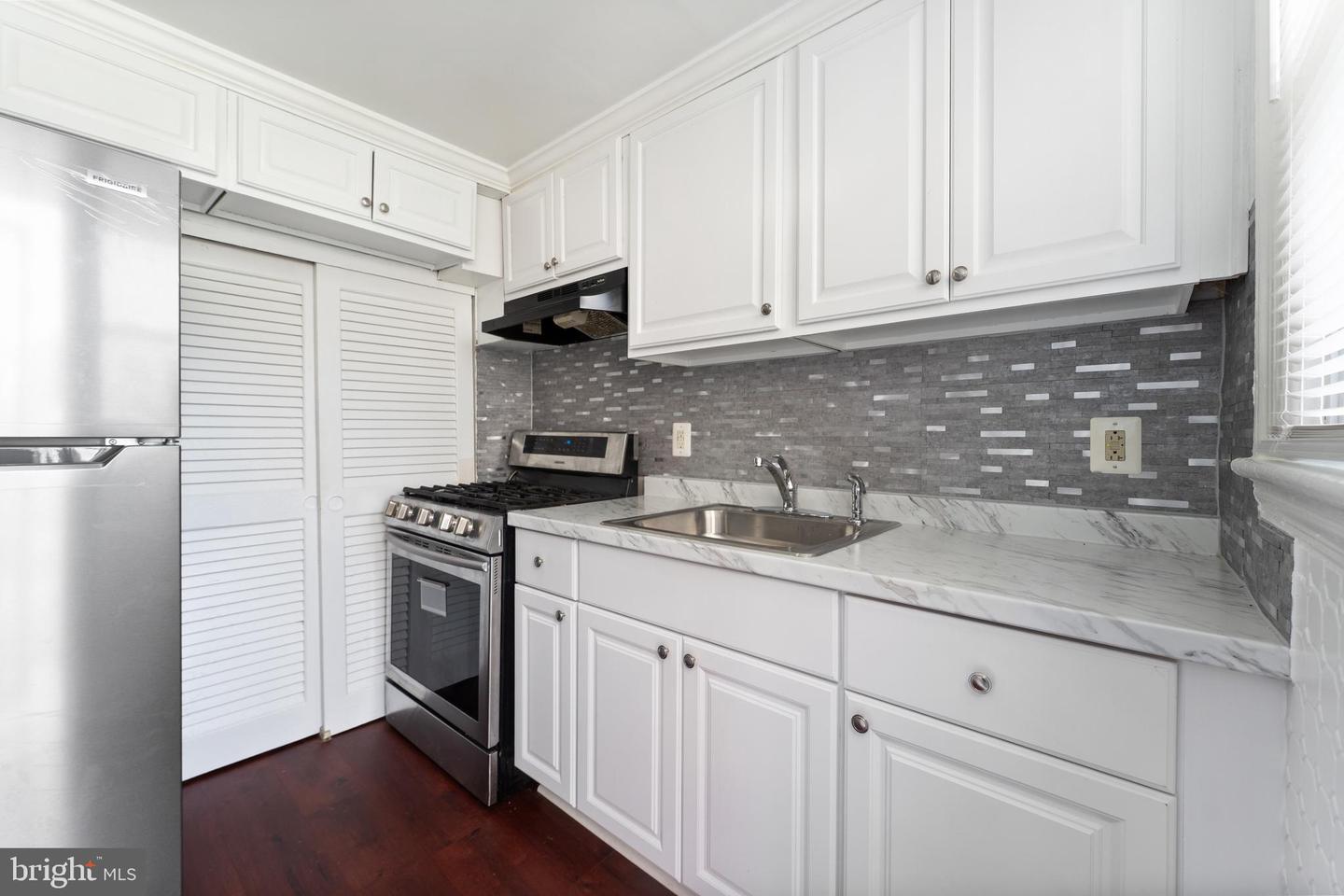 2510 Iverson St Property Photo 9