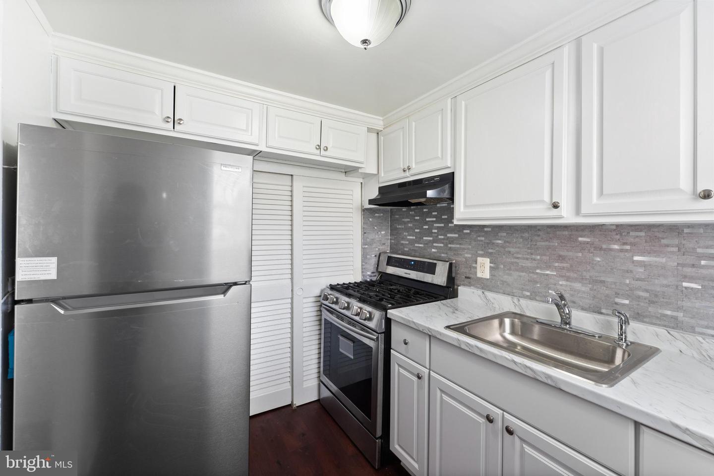 2510 Iverson St Property Photo 10