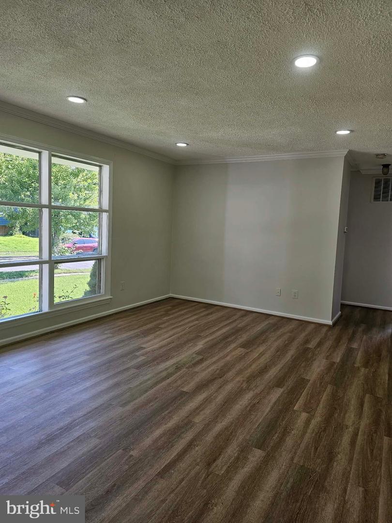 6453 Fairborn Ter Property Photo 9