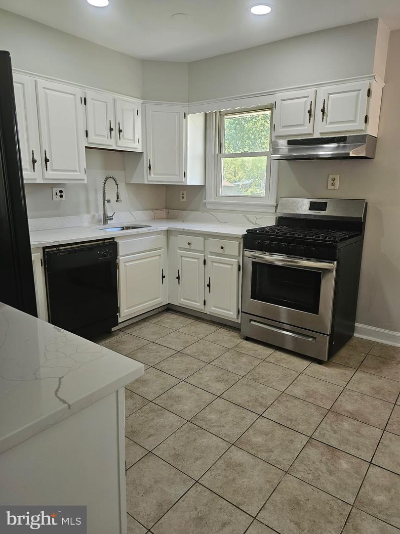 6453 Fairborn Ter Property Photo 13