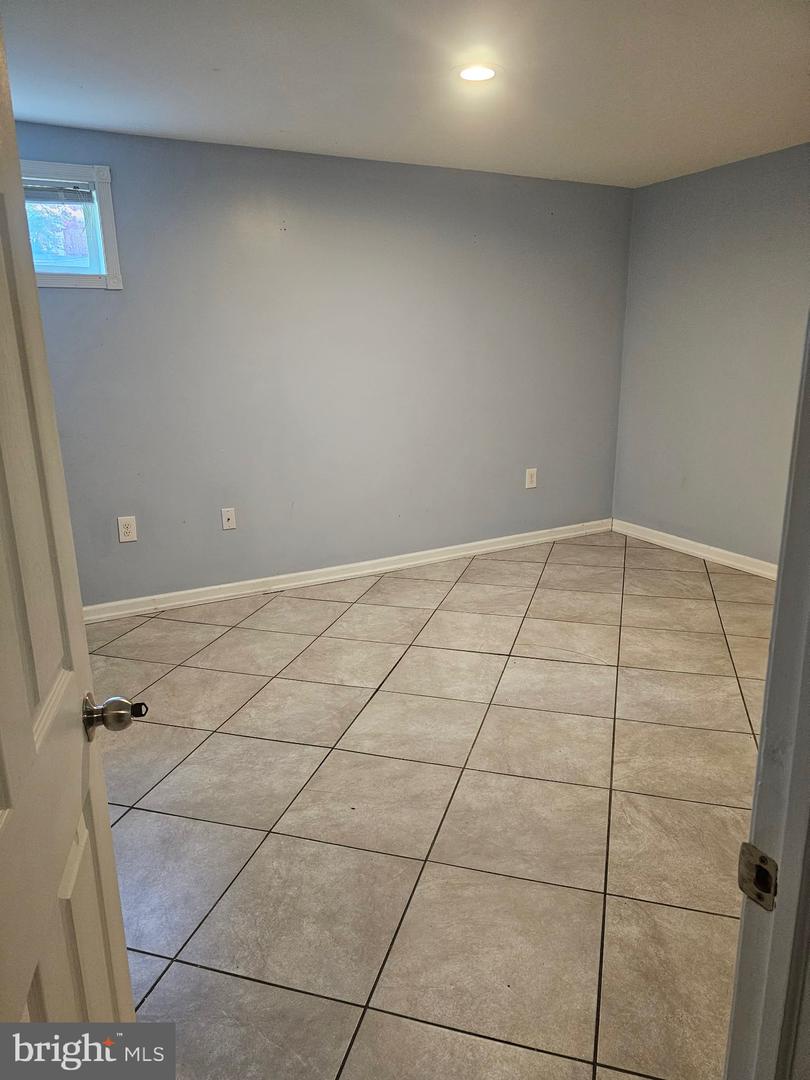 6453 Fairborn Ter Property Photo 18