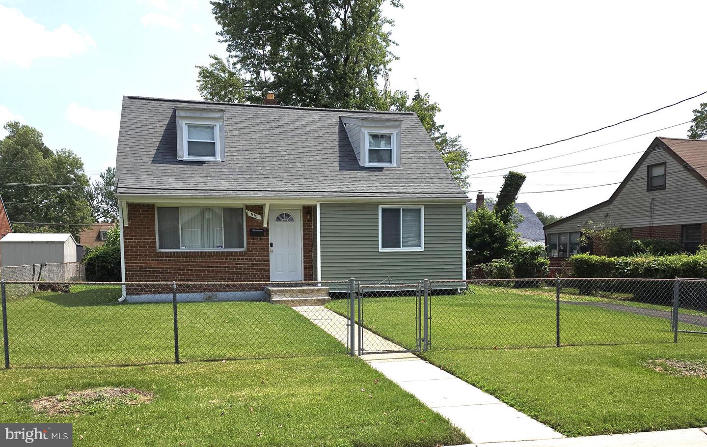 910 HIGHVIEW DR Property Photo 1