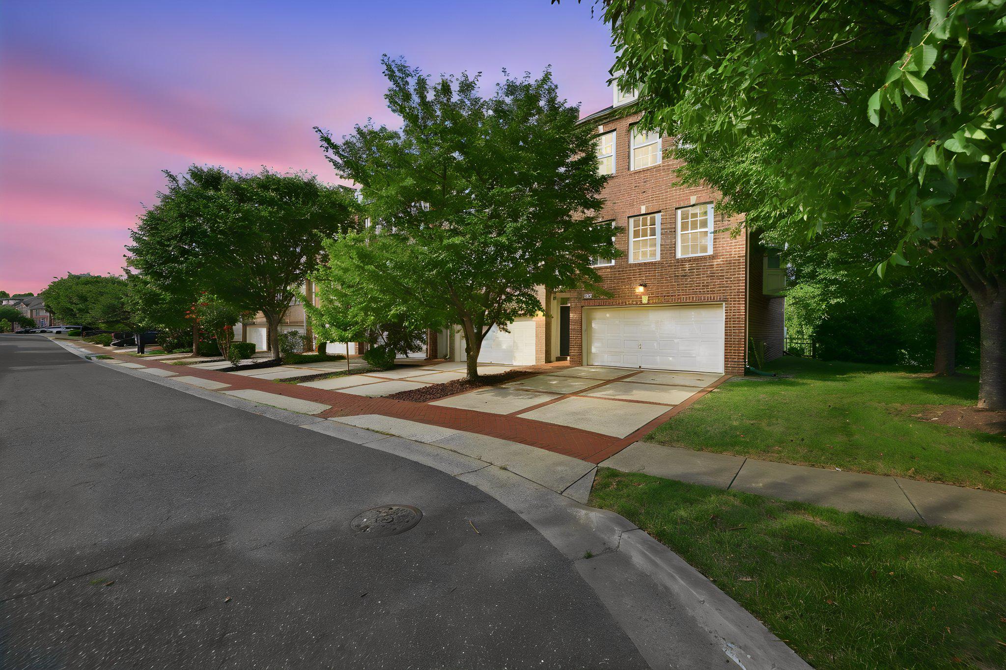 14658 Hawley Ln Property Photo 1
