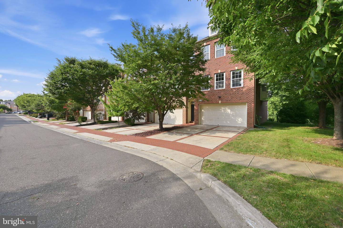 14658 Hawley Ln Property Photo 3