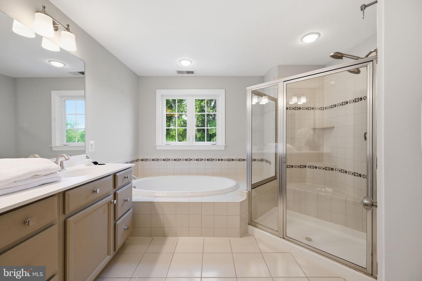 14658 Hawley Ln Property Photo 20