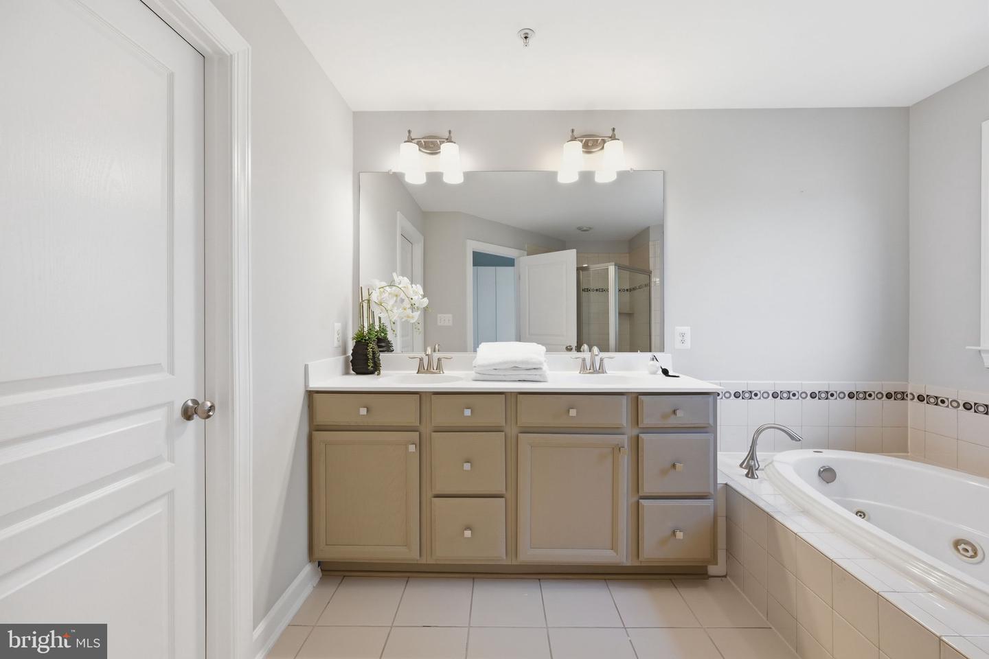 14658 Hawley Ln Property Photo 21