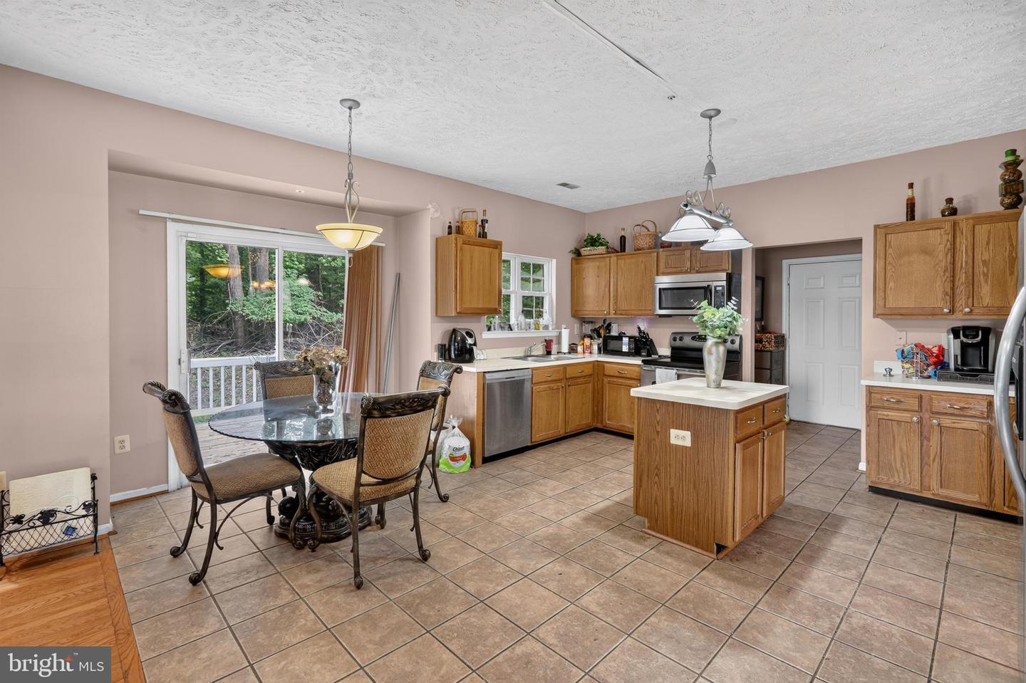 9106 Helmsley Dr Property Photo 3