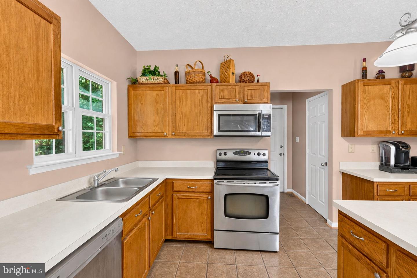 9106 Helmsley Dr Property Photo 6