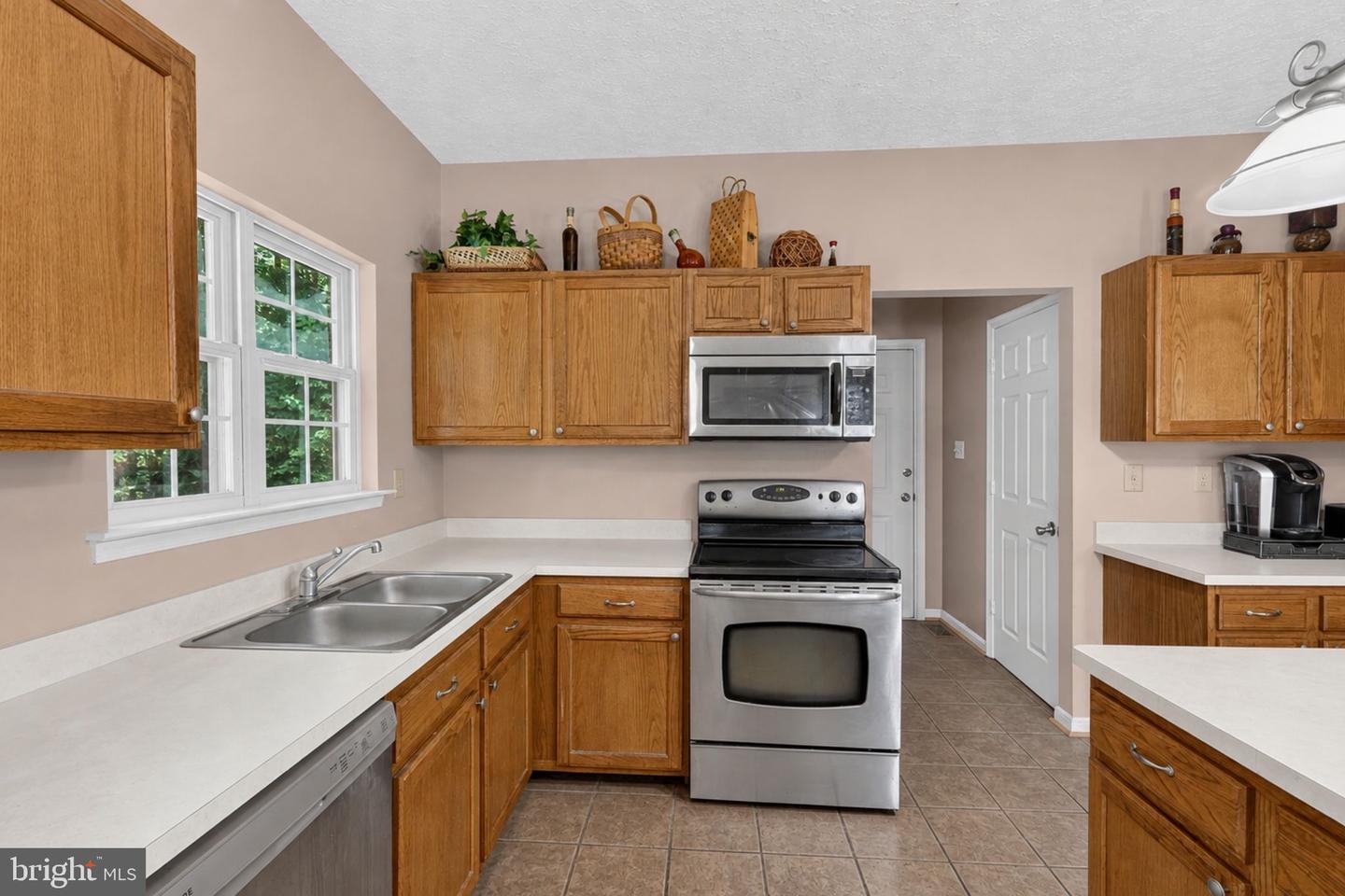 9106 Helmsley Dr Property Photo 7