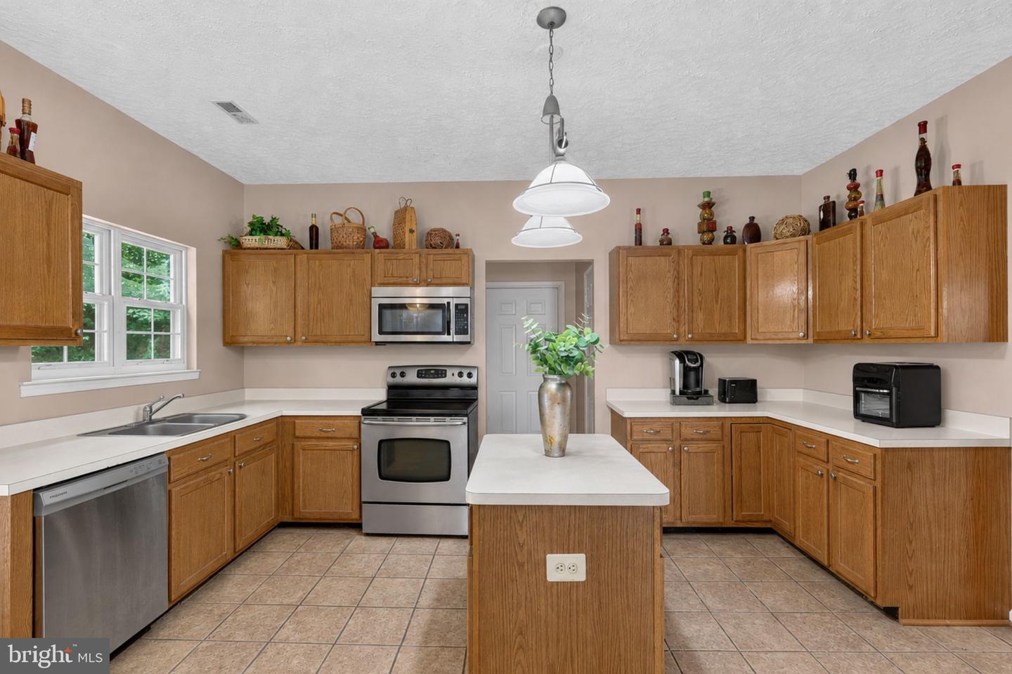 9106 Helmsley Dr Property Photo 8